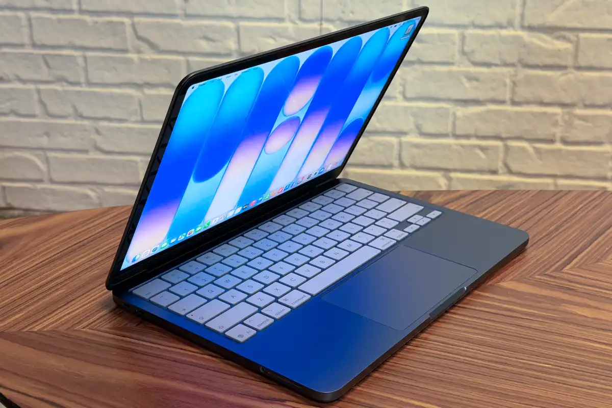 Менің MacBook Neo бір апталық стресс режимін менің өзімнен жақсы көтерді