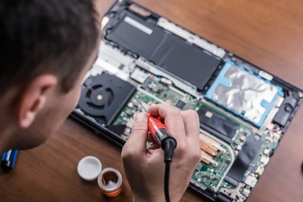 Мен ешқашан жабысқақ (soldered) RAM орнатылған компьютер алмаймын